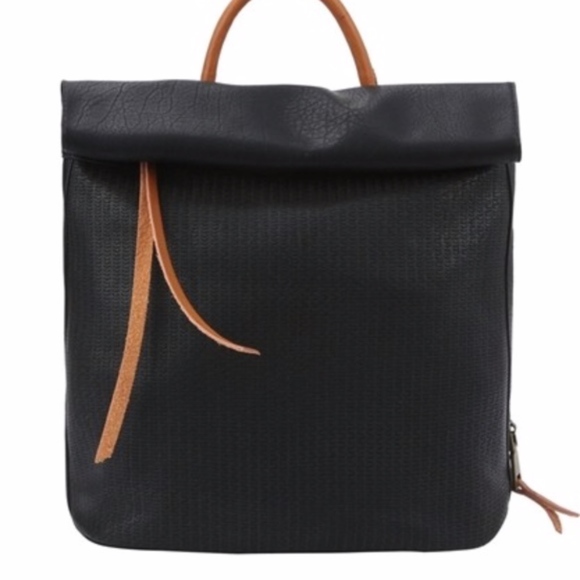 LEVI Must Have Backpack -4 COLORS - Picture 2 of 8